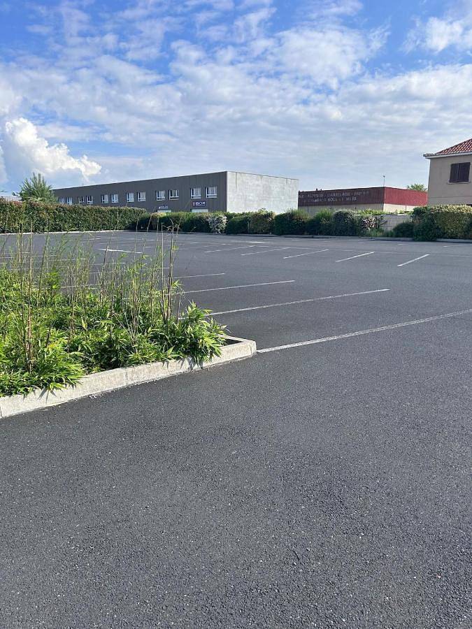 Appartement entier, One-Bedroom Apartment in Cournon-d'Auvergne, Région de Clermont-Ferrand