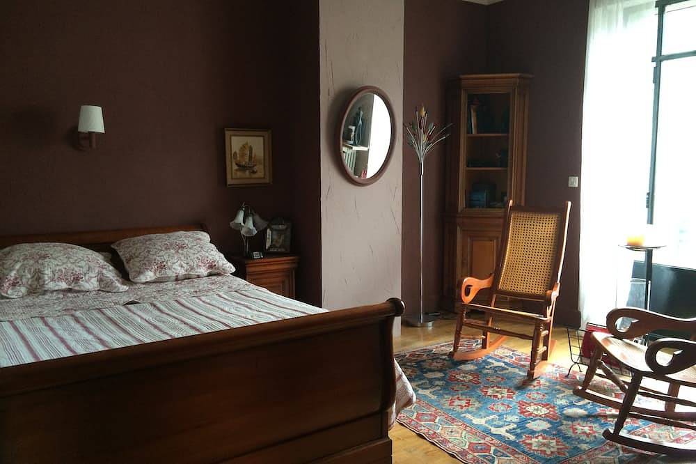Maison de centre ville art déco avec piscine pour 8 personnes maximums in Dole, Jura