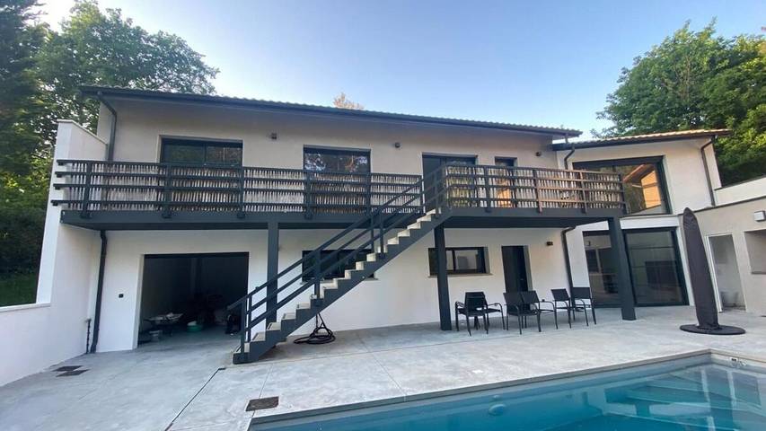 Location de vacances pour 8 personnes, avec piscine ainsi que balcon et vue à Saint-Martin-de-Seignanx - 4