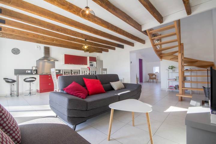 Gîte pour 8 personnes, avec terrasse et jardin