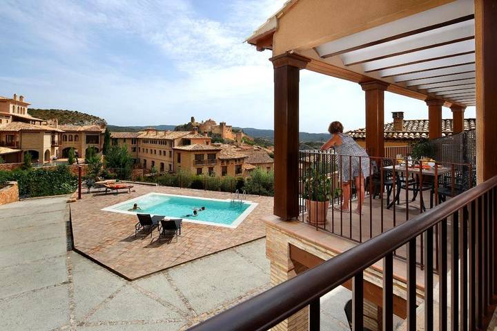 Gîte pour 8 personnes, avec jardin ainsi que vue et piscine, animaux acceptés à Alquézar - 4