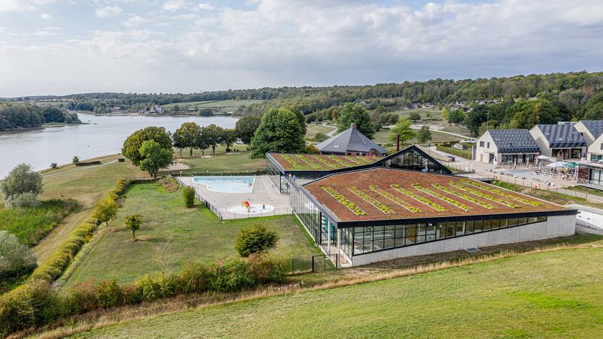 Gîte pour 8 personnes, avec piscine ainsi que sauna et terrasse, adapté aux familles dans Lac du Val-Joly - 3