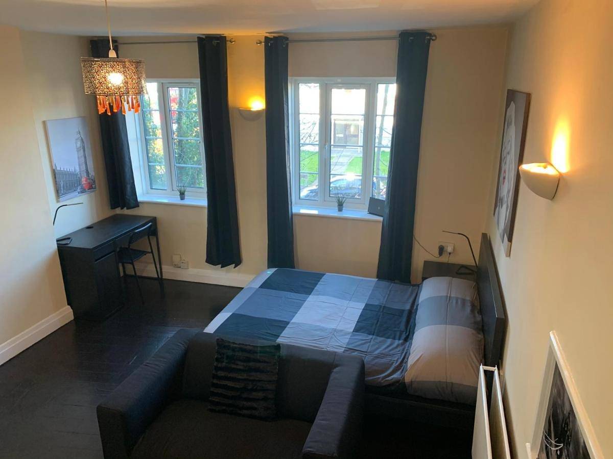Beddington Park Lodge West in Sutton (London), London