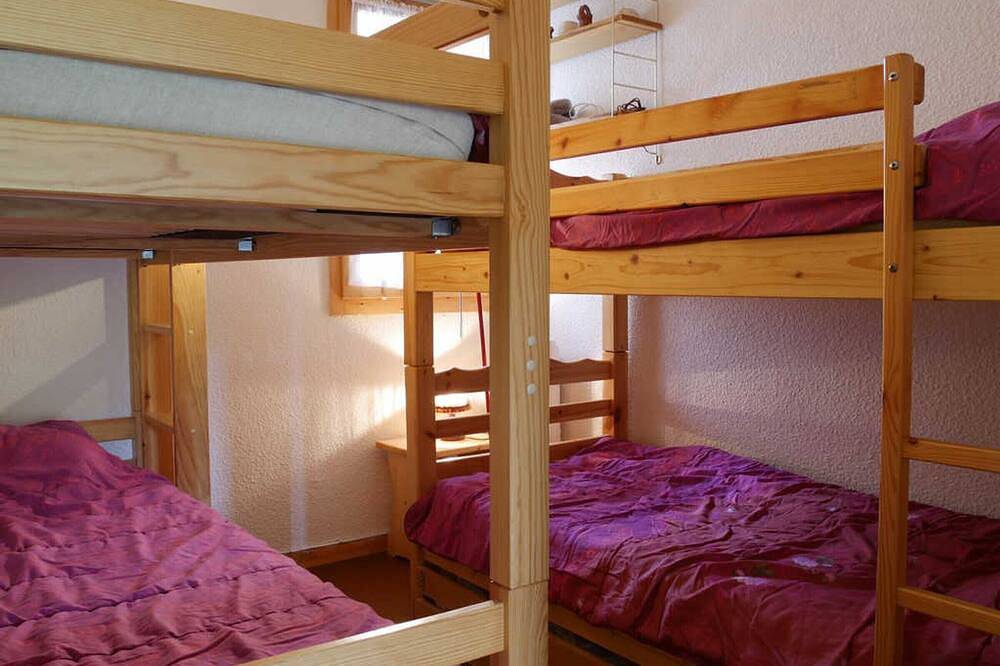 Entire apartment, Cozy 2-room apartment near slopes in Montchavin in La Plagne, Bellentre