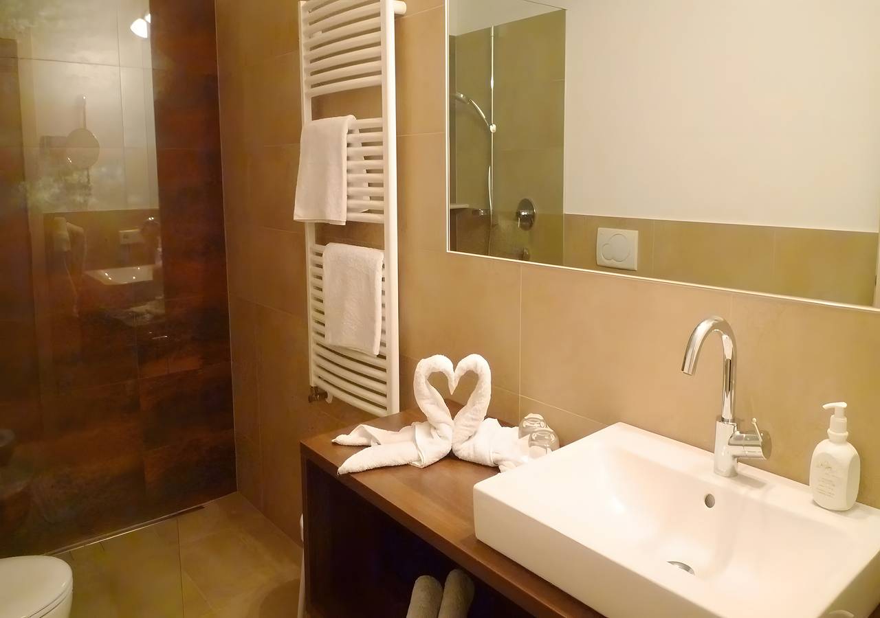 Zimmer 'Moriggl Zimmer Seilschaft' mit Bergblick, gemeinsamer Terrasse und Wlan in Burgeis, Mals