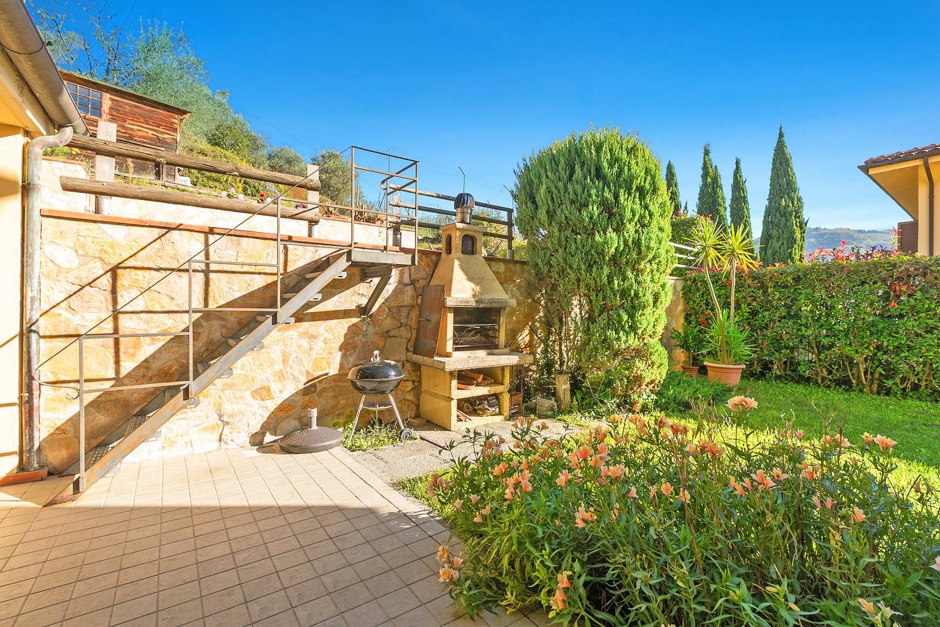 Comfortable House Private Pool & View for 6 in Pescia, Provincia di Pistoia