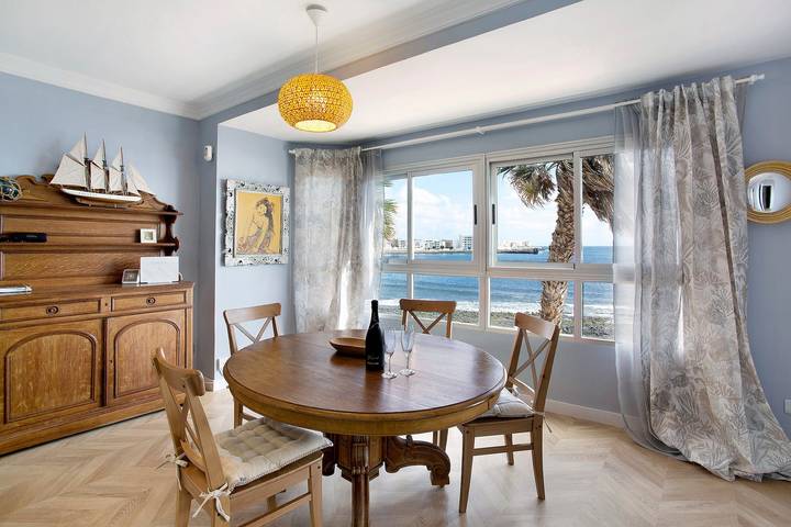 Hel lejlighed, Vacation Apartment 'Ocean Side Arinaga' with Sea View and Wi-Fi in Arinaga, Agüimes