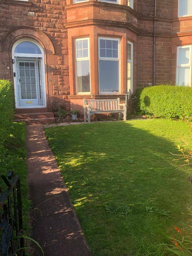 Entire apartment, Two-Bedroom Apartment in Millport, Firth Of Clyde