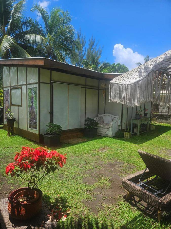Maison d’hôte pour 2 personnes, avec jardin et vue dans Ha'apiti