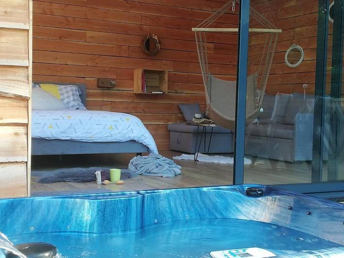Tente pour 2 personnes, avec Jacuzzi et Terrasse ainsi que Jardin et Vue