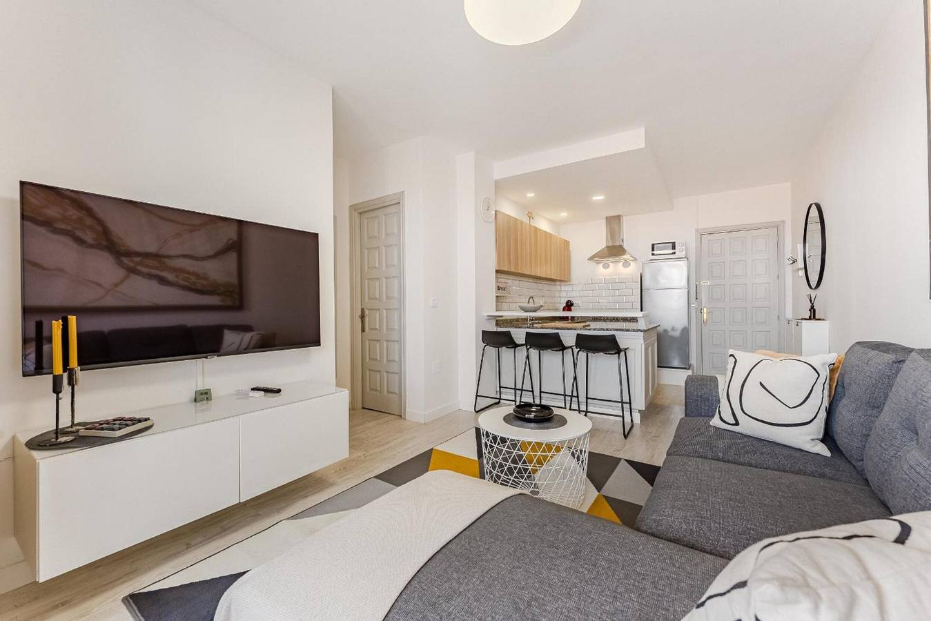 Apartamento entero, Apartamento Vacacional 'Drilasol 1 Habitación' con Piscina Compartida, Balcón y Wi-Fi in La Arena, Santiago del Teide