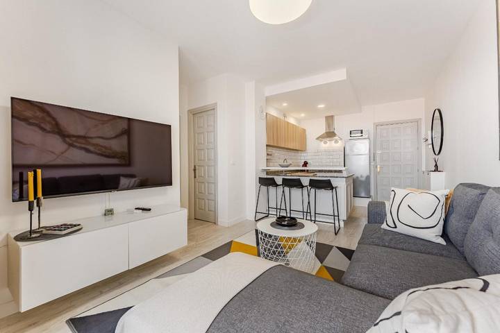 Apartamento entero, Apartamento Vacacional 'Drilasol 1 Habitación' con Piscina Compartida, Balcón y Wi-Fi in Playa Neptuno (Santiago del Teide), Santiago del Teide