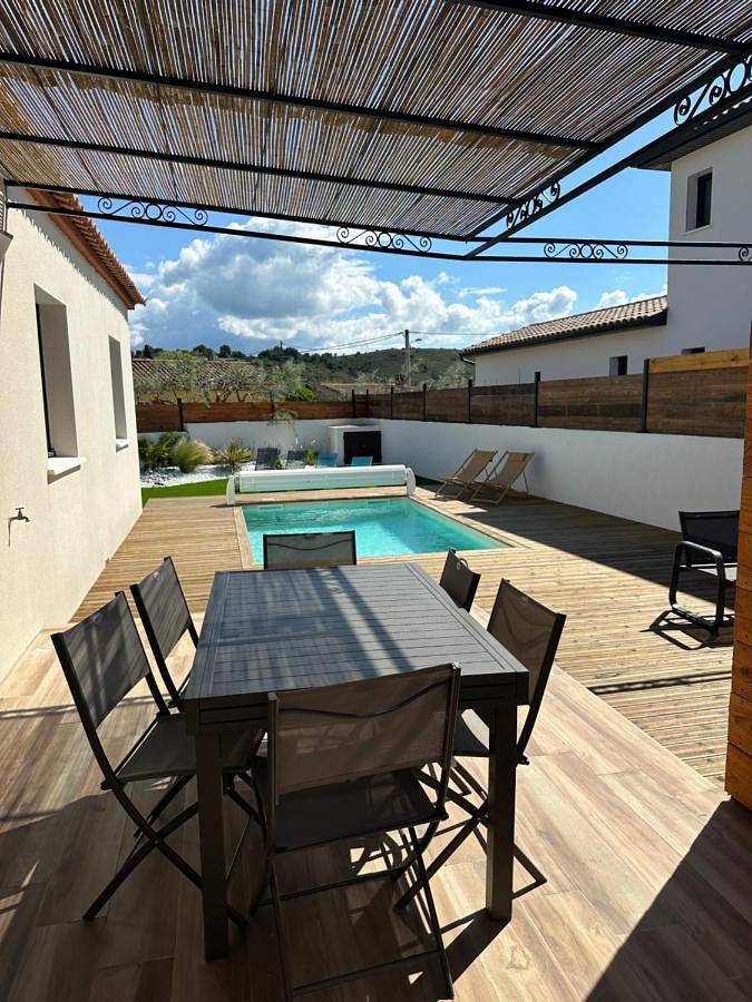 Location de vacances pour 6 personnes, avec Terrasse ainsi que Jardin et Piscine à Vendémian