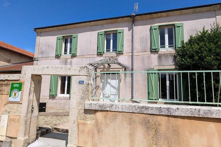 Gîte pour 10 personnes, avec jardin