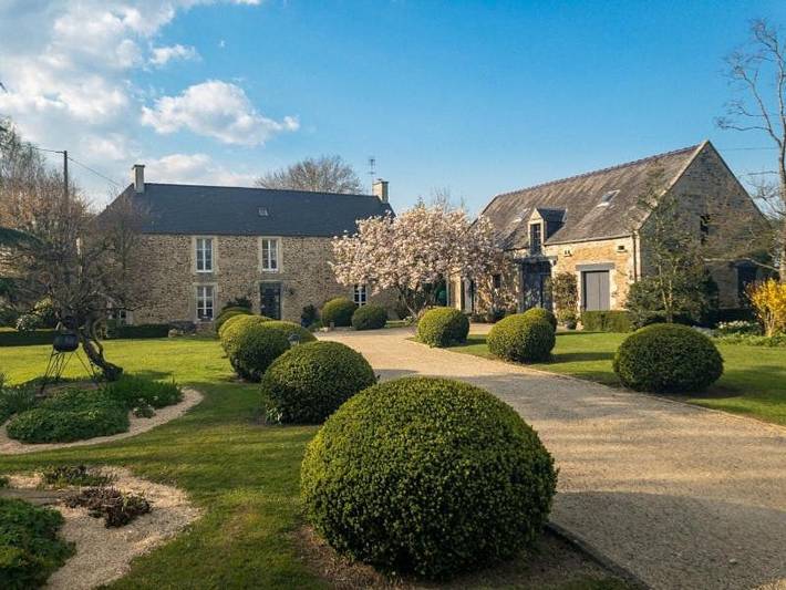 Location de vacances pour 14 personnes, avec Terrasse et Jardin ainsi que Piscine et Vue dans Torteval-Quesnay
