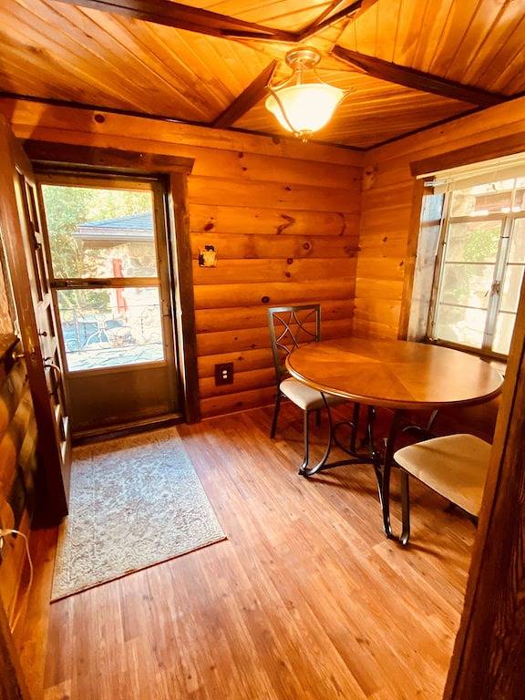 Secluded Hilltop Cottage- Rekindle the 🔥(Hot Tub) in Lebanon County
