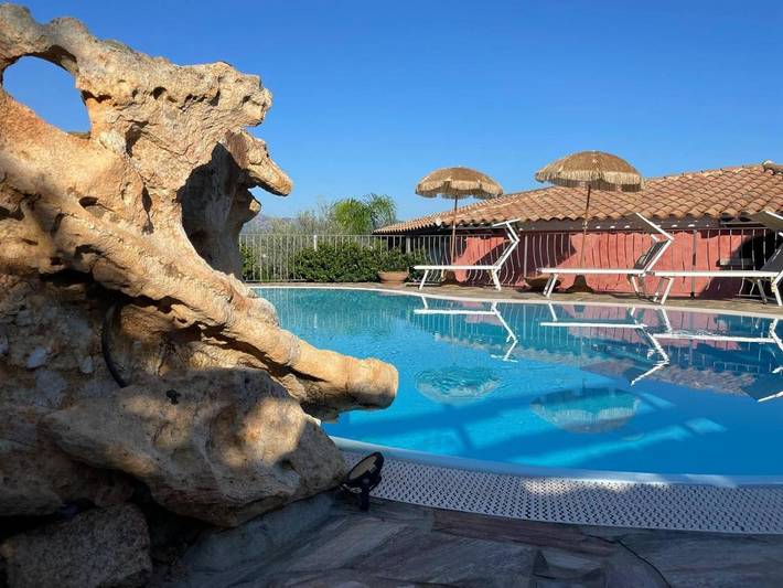 Villa per 6 persone, con piscina e giardino nonché panorama a Budoni