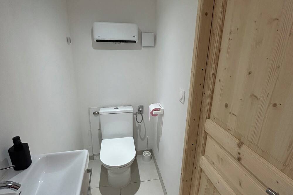 Entire apartment, Small 4 person self-catering apartment in Ledenon - Entire apartment in Lédenon, Nimes region