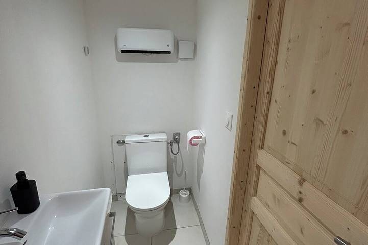 Apartamento entero, Small 4 person self-catering apartment in Ledenon - Entire apartment in Lédenon, Region de Nimes