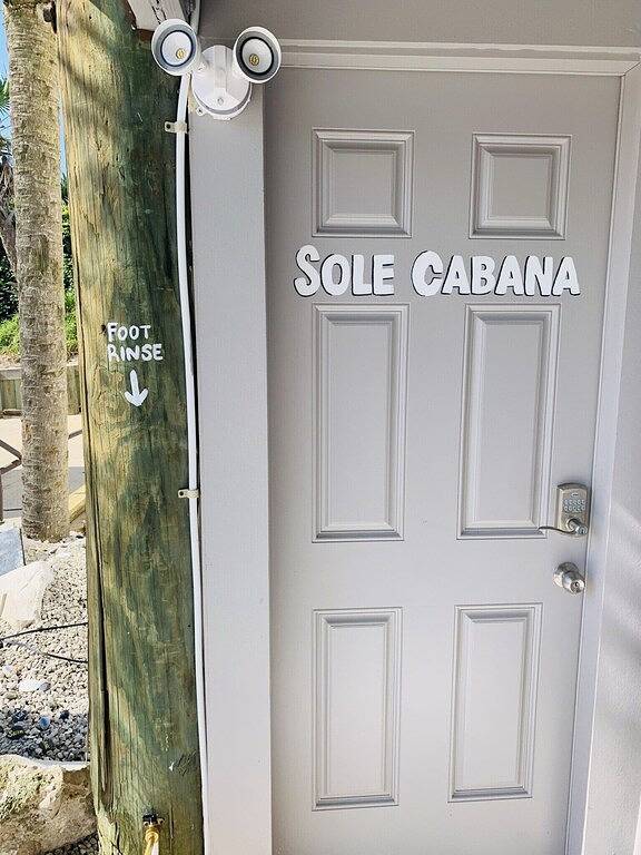 Amazing Direct Oceanfront Florida 3 Bdr sleeps 8 close to night of lights in Vilano Beach, St. Johns County