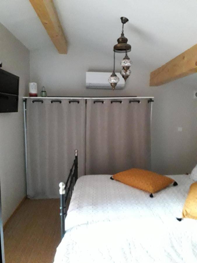 Location de vacances pour 3 personnes, avec jardin et terrasse à Entrecasteaux - 2