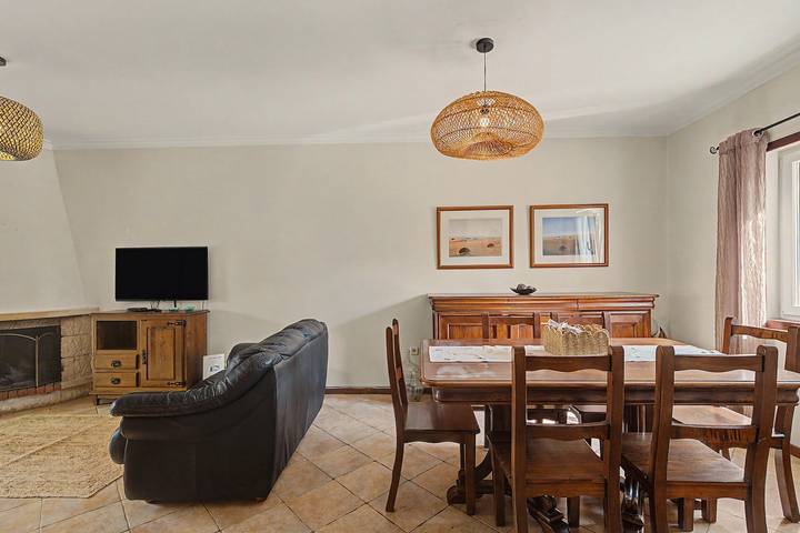 Azeitão Guest House with Private Terrace, Wi-Fi, and Air Conditioning in Setúbal, Arrábida Natural Park