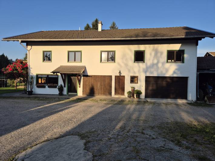 Ganze Ferienwohnung, Ferienwohnungen Maurer Hof - Ferienwohnung Bauernhaus 2. Stock 70 qm in Siegsdorf, Bayerische Alpen