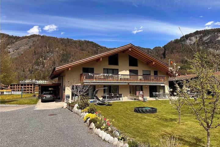 Ferienhaus für 10 Personen, mit Garten und Pool in Meiringen