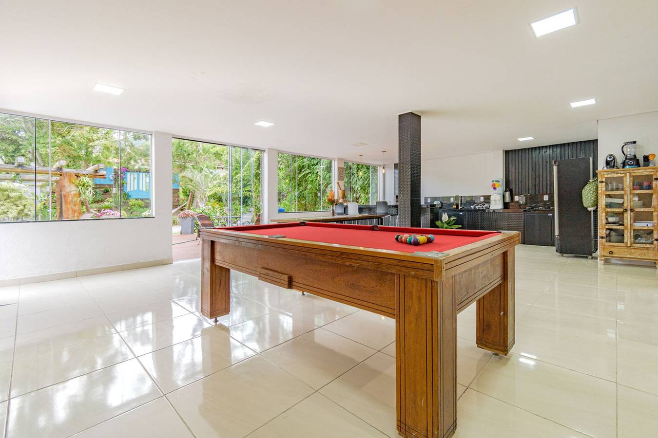 Casa com Piscina, Churrasqueira e Salão de Jogos in Governador Celso Ramos, Litoral Catarinense