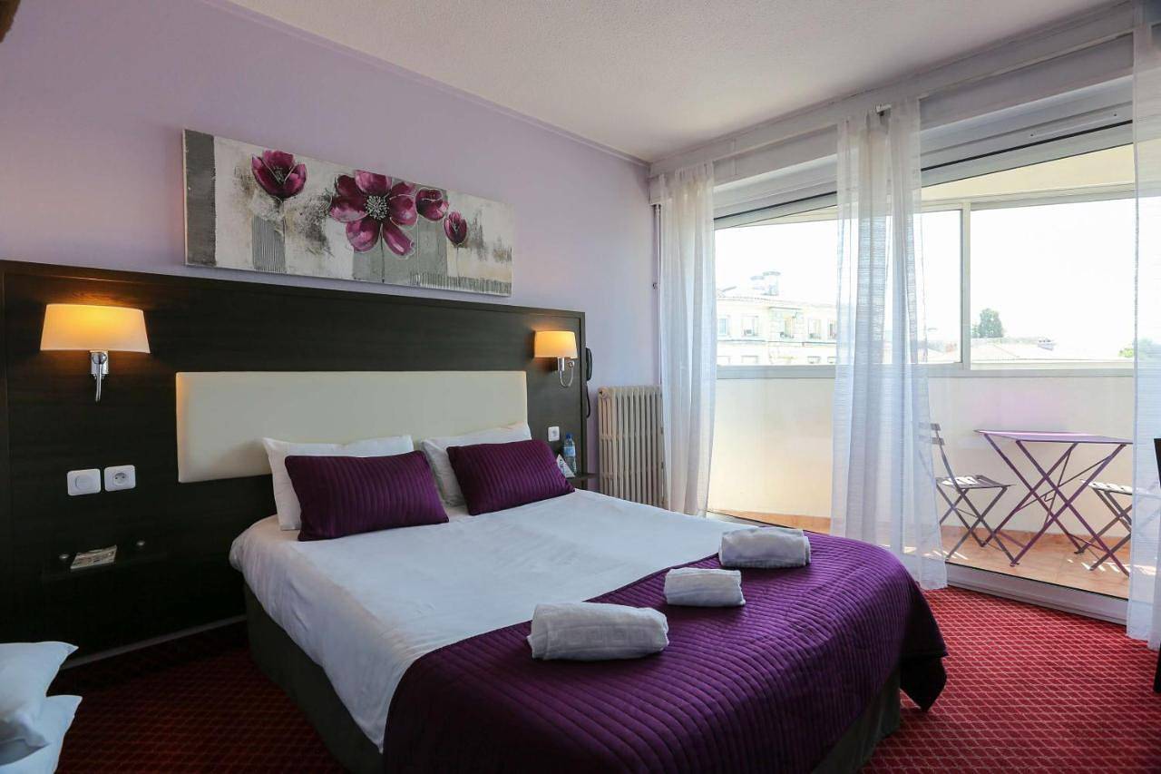 Brit Hotel Bleu Nuit in Saintes, Région de Saintes