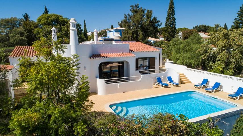 Villa for 6 people, with Balcony and Yard in Carvoeiro