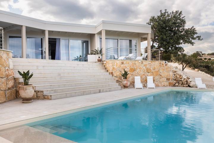 Gîte pour 4 personnes, avec Balcon ainsi que Piscine et Vue à Noto - 3
