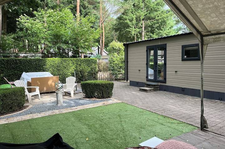 Chalet voor 4 personen, met zwembad en tuin in Hoenderloo