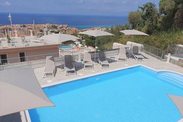 Ferienwohnung für 4 Personen, mit Garten und Pool sowie Terrasse in Tropea