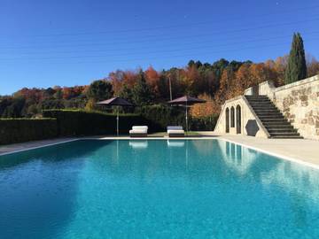 Gîte pour 8 personnes, avec vue et piscine ainsi que terrasse et jardin, animaux acceptés dans Santa Marinha do Zêzere