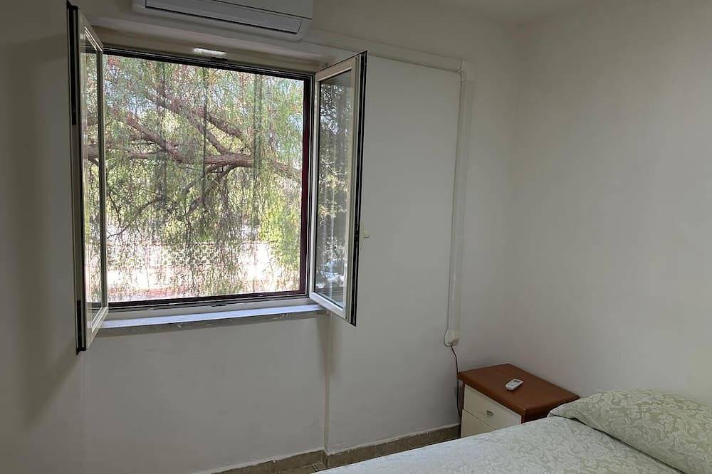 Ganze Wohnung, Cozy family house 50 meters from the sea, with ample park for children in Scalo dei Saraceni, Manfredonia