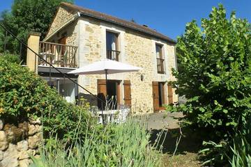 Gîte pour 2 personnes, avec jardin ainsi que piscine et terrasse, animaux acceptés dans Castels et Bézenac
