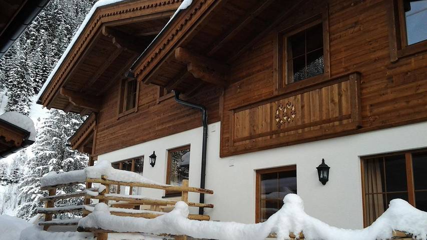 Chalet für 9 Personen, mit Terrasse und Sauna in Tux