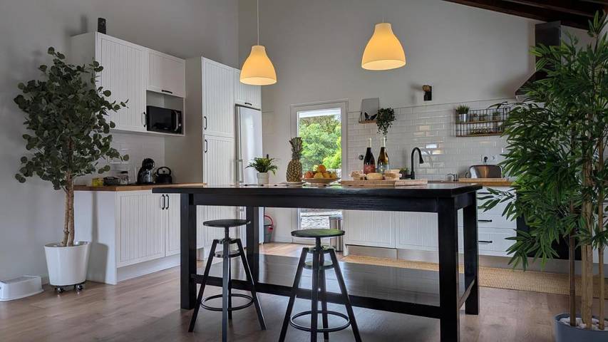 Location de vacances pour 6 personnes, avec Balcon et Terrasse ainsi que Jardin et Piscine dans Faial - 4