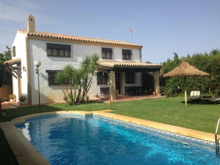 Landhaus für 11 Personen, mit Pool und Ausblick sowie Garten, mit Haustier in Conil de la Frontera