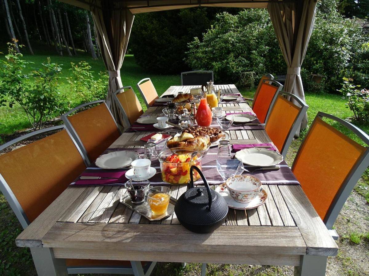 Two-Bedroom Suite in Crocq, Parc Naturel Régional de Millevaches en Limousin