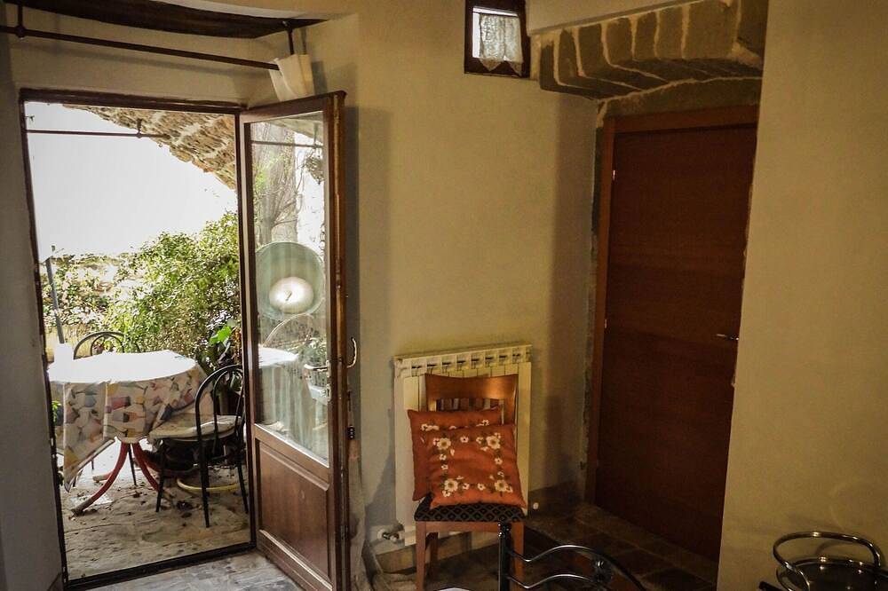 Country House / Farm House en Forcella con 2 habitaciones, capacidad 4 in Roccafluvione, Parque Nacional de los Montes Sibilinos