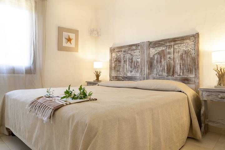 Appartement entier, Appartement proche de la mer avec vue sur mer, terrasse et jardin in Spiaggia di Laconia, Arzachena
