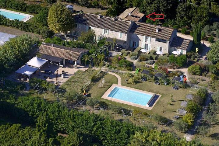 Appartement de vacances pour 4 personnes, avec Terrasse et Jardin ainsi que Piscine et Vue à Saint-Rémy-de-Provence