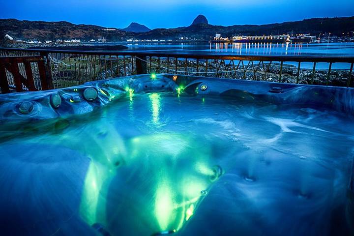 Apartamento para 2 personas, con piscina y vistas además de terraza y vistas al lago, Se admiten mascotas en Highlands