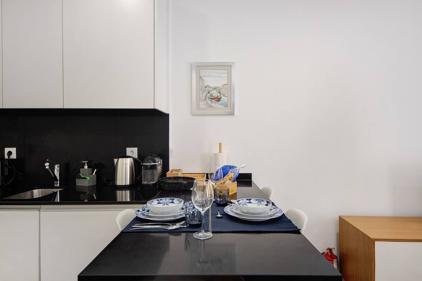 Studio-appartement 'Aveiro City Blue' met gedeelde patio en wifi, foto 14