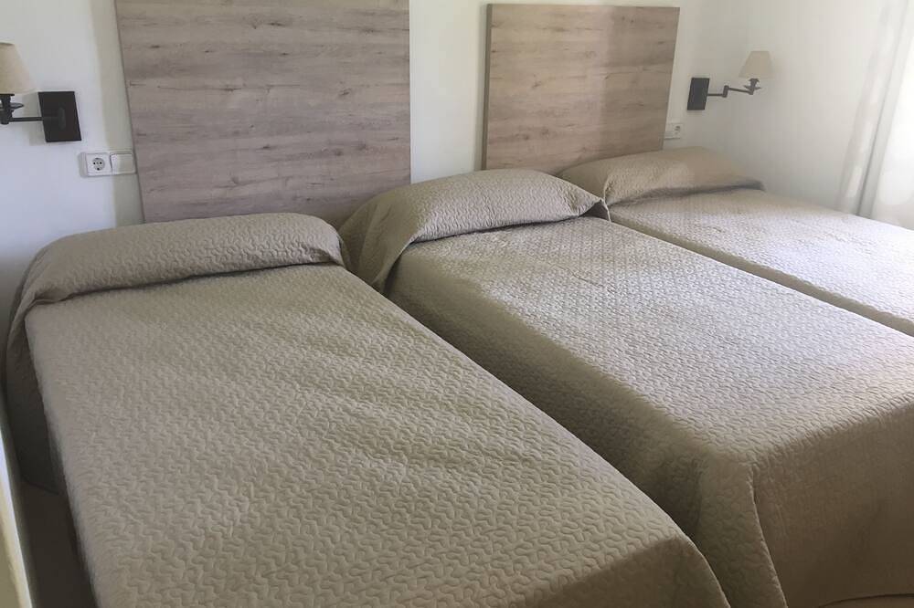 Los Molinos, La Manga Club. Recién reformado 2 habitaciones 2 baños Villa duerme 5 in Mar Menor, Costa Cálida