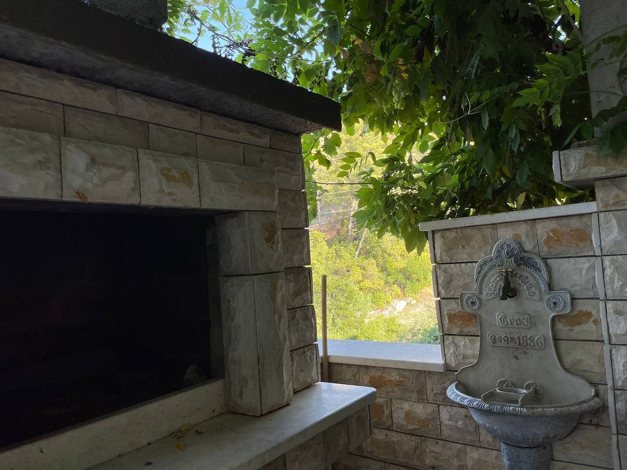 Ganze Wohnung, 2-Zimmer-Ferienwohnung mit Terrasse und Meerblick Bucht Donja Krušica, Solta A-15636-b in Grohote, Solta