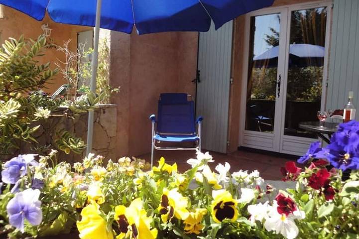 Ganze Wohnung, Charmantes Studio in St. Paul de Vence in einer Villa mit Terrasse und Garten in Saint-Paul-de-Vence, Mittelmeerküste (Frankreich)