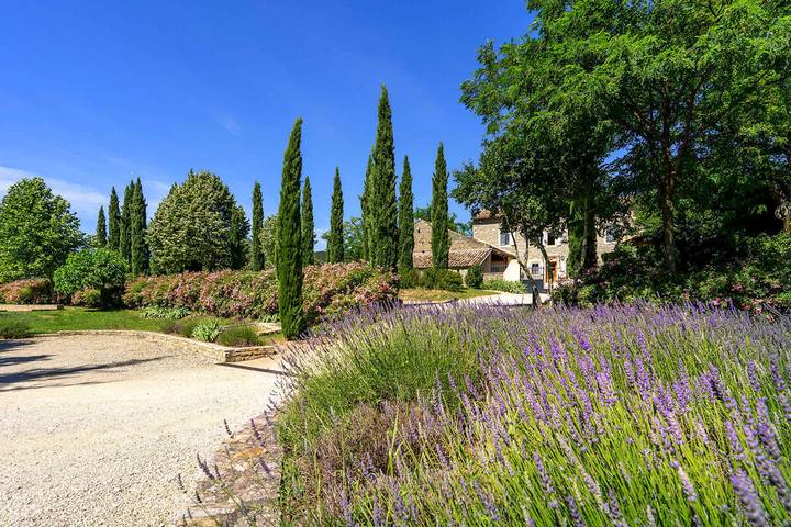 Gîte pour 3 personnes, avec jardin et terrasse, animaux acceptés